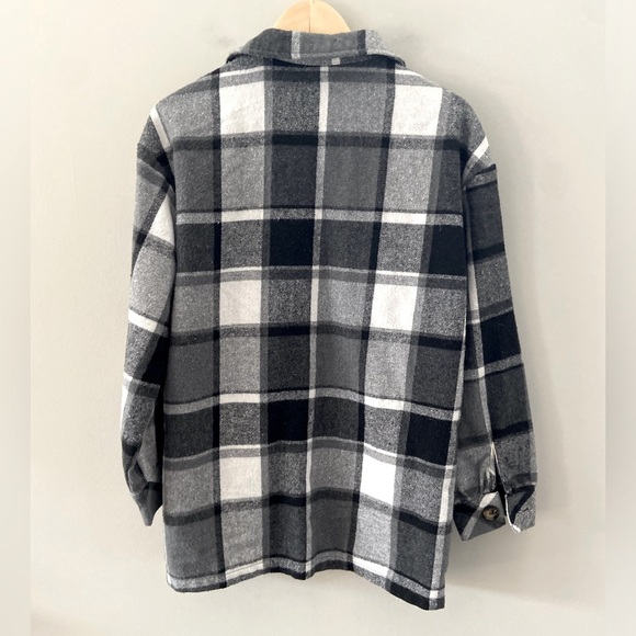 SHEIN Oversized Plaid Button Down Fall Lightweight Shirt Jacket - Picture 3 of 3